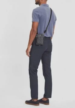 Beste Bewertungen von ⌛ GUESS Handytasche Vezzola, Mit Verstellbarem Umhängeriemen BLACK 🌟 -technik Verkäufe unnamed file 114